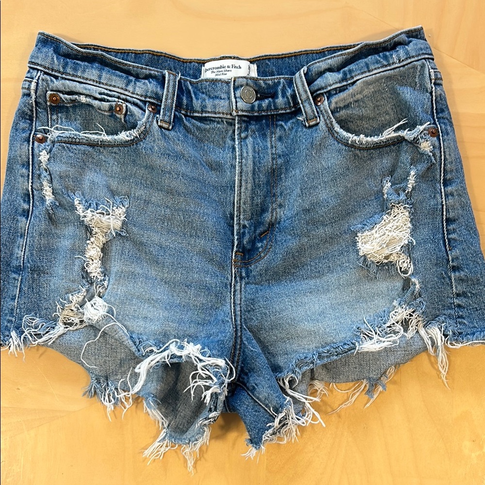 Abercrombie & Fitch The Mom Short Mid rise
